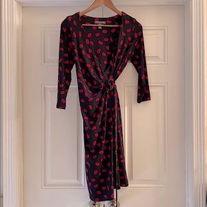 ❤️Pea in the Pod Maternity Wrap Lips Dress